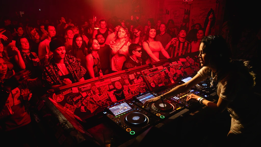 Maandabonnement voor Amsterdamse clubs, gaan jongeren weer de nacht in?